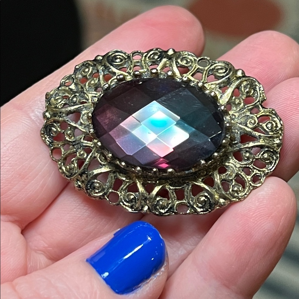 RARE VTG Faceted Oval Sappharine Color Changing Glass Ornate Gold Tone Brooch - Picture 4 of 11